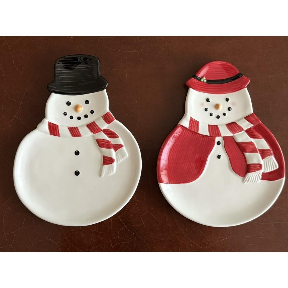WILLIAM-SONOMA Ceramic‎ Snowman/Snowmaid Appetizer/Dessert Plates - Set of 2